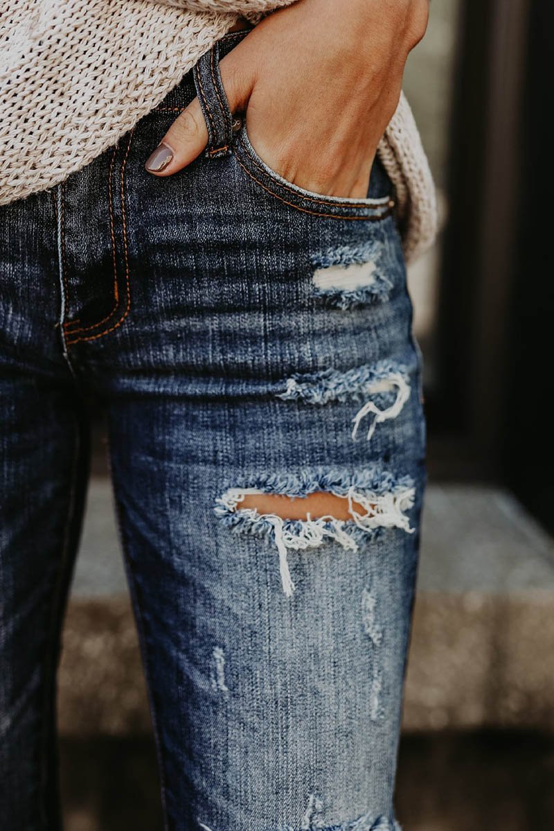Jeans pitillo efecto roto y desgastado